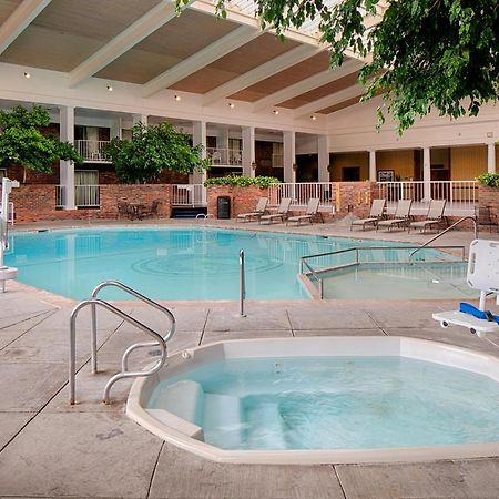 Red Lion Hotel Поукателоу Екстериор снимка