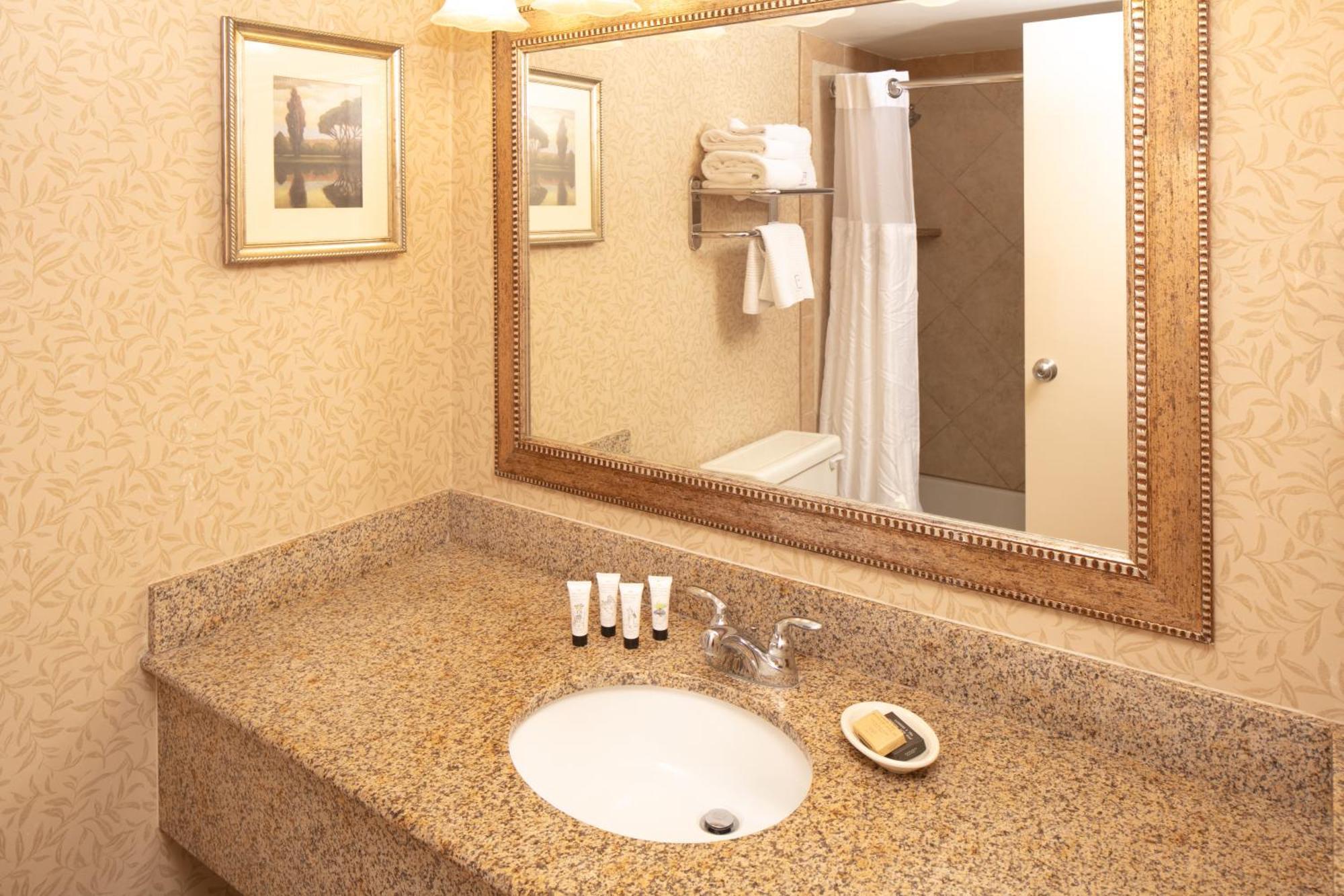 Red Lion Hotel Поукателоу Екстериор снимка