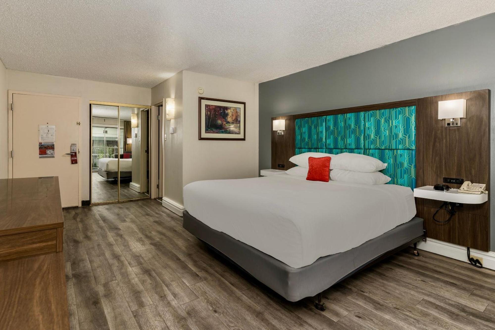 Red Lion Hotel Поукателоу Екстериор снимка