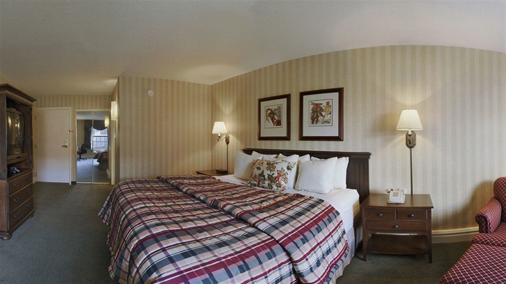 Red Lion Hotel Поукателоу Екстериор снимка