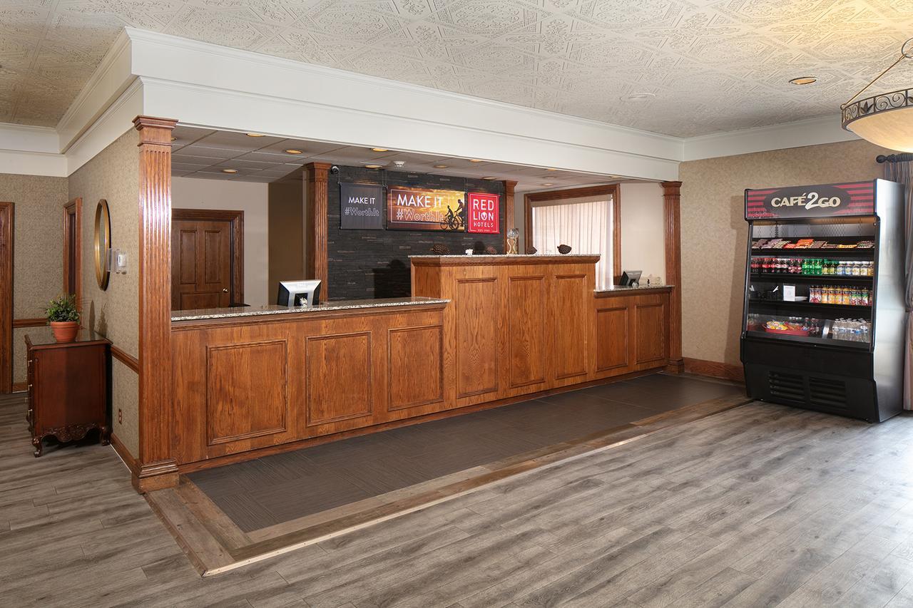 Red Lion Hotel Поукателоу Екстериор снимка