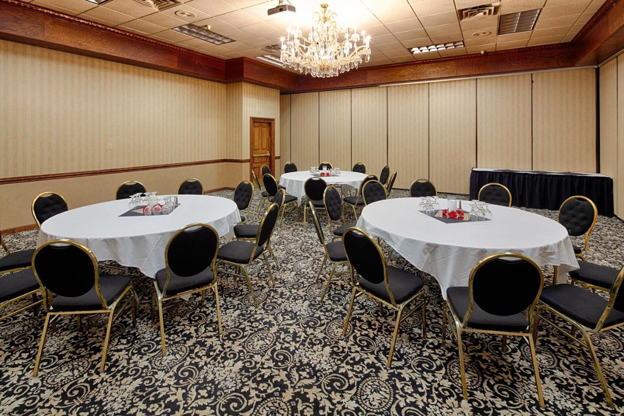 Red Lion Hotel Поукателоу Екстериор снимка