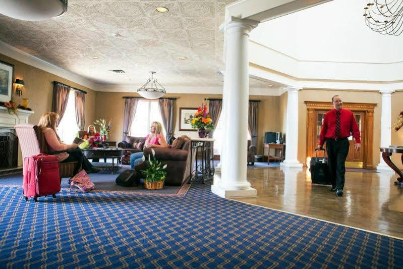 Red Lion Hotel Поукателоу Екстериор снимка