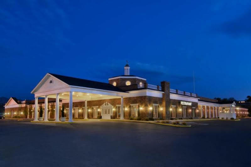 Red Lion Hotel Поукателоу Екстериор снимка